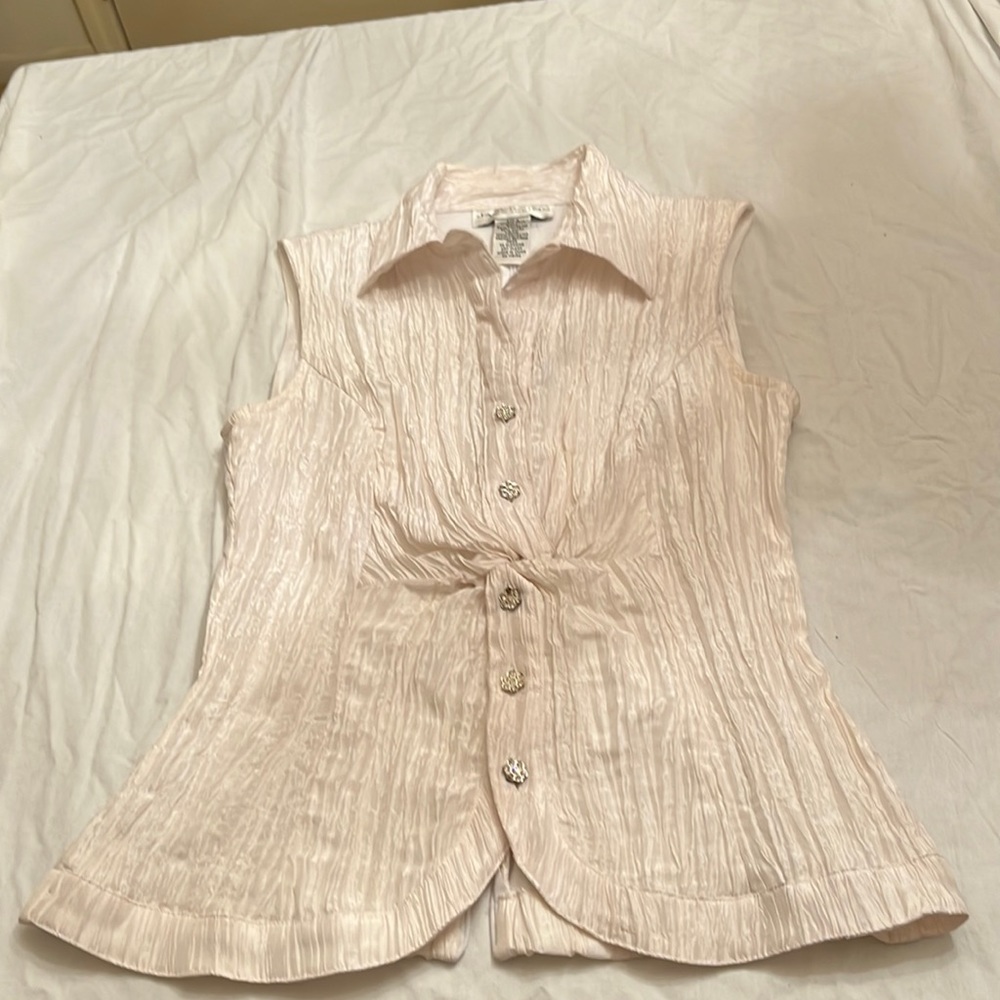 Size 4 dressy top missing two stones on buttons zip in back.